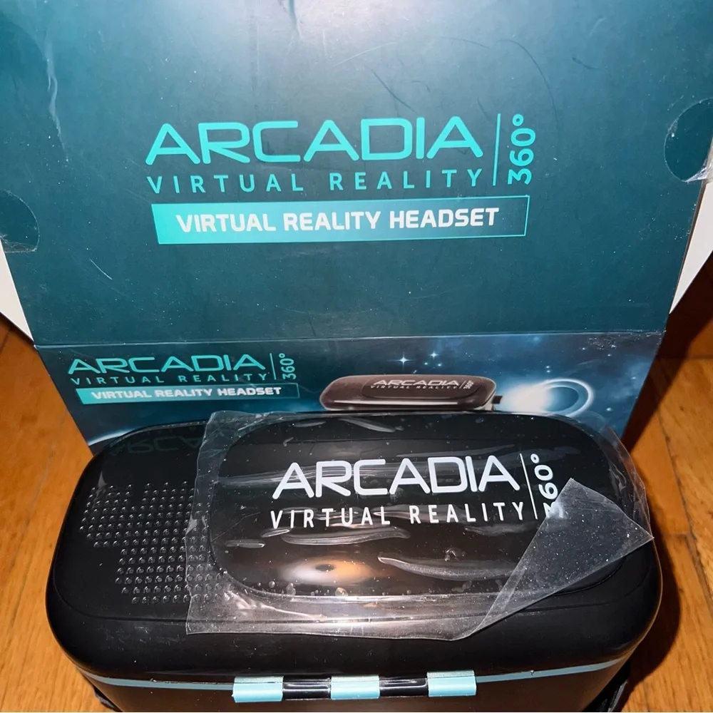 Arcadia Virtual Reality Headset 360 degrees Black V1-0917. New in box